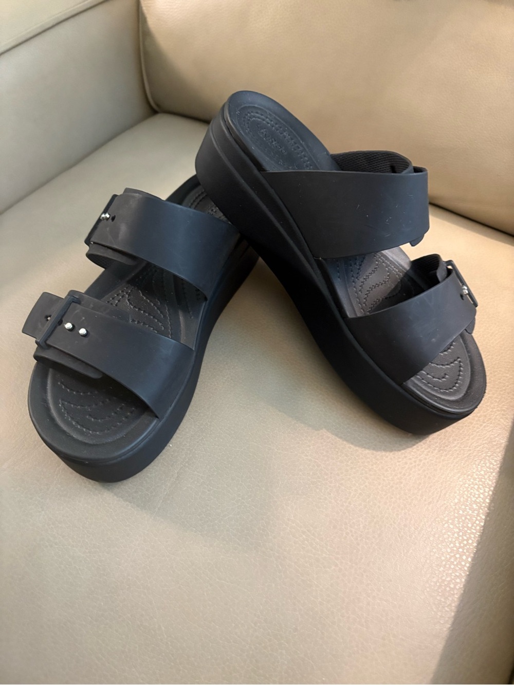 CROCS Black Brooklyn LiteRide Buckle Low Wedge Sandal W size 9 NWOT